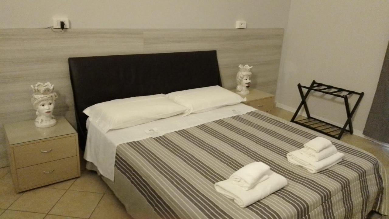 קטאניה Hotel Trieste מראה חיצוני תמונה