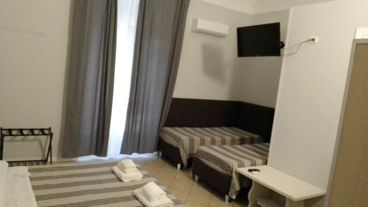 קטאניה Hotel Trieste מראה חיצוני תמונה